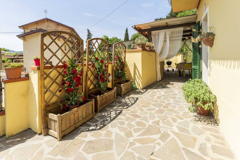 Fully equipped spacious rental with yard, terrace & private pool | Pet-friendly — photo 5