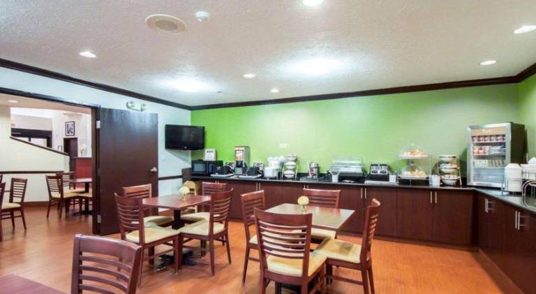 Sleep Inn & Suites Edmond near University — photo 4