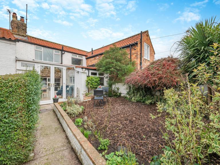 Family-friendly cottage with garden | River view | Close to the beach | Pet-friendly in Bridlington