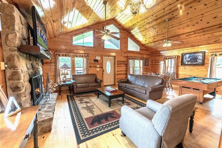 Little Sugar Camp: Pet Friendly, Free Attraction Tickets, Hot Tub, & Pool Table — photo 2