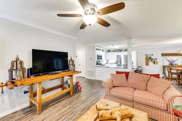 Near Lake Dardanelle: Updated Home w/ Large Yard! — photo 5