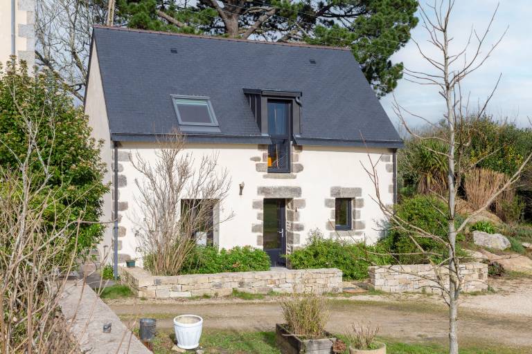Family-friendly beautiful vacation home with yard, barbeque & patio | Garden view | Pets are welcome in Concarneau