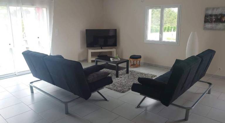 Big vacation home with pool & garden | Pets are welcome — photo 3