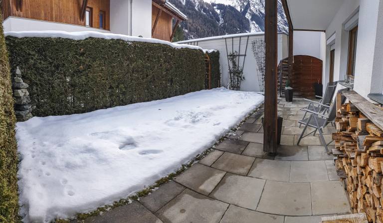 Apartment with patio & garden — photo 3