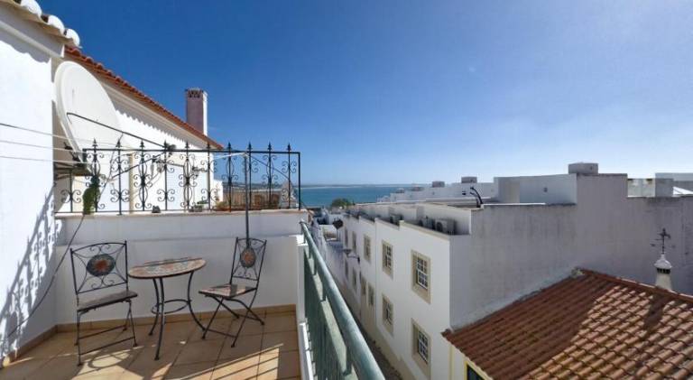 Rental apartment with terrace | Close to the beach | Pet-friendly in Lagos