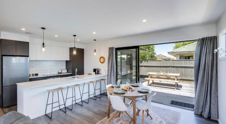 House with 2 rooms for 4 persons in Napier