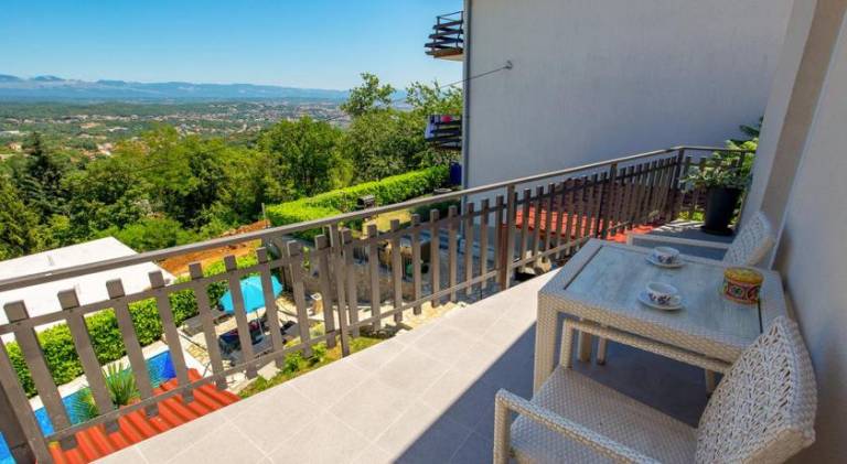 Holiday apartment with pool — photo 5