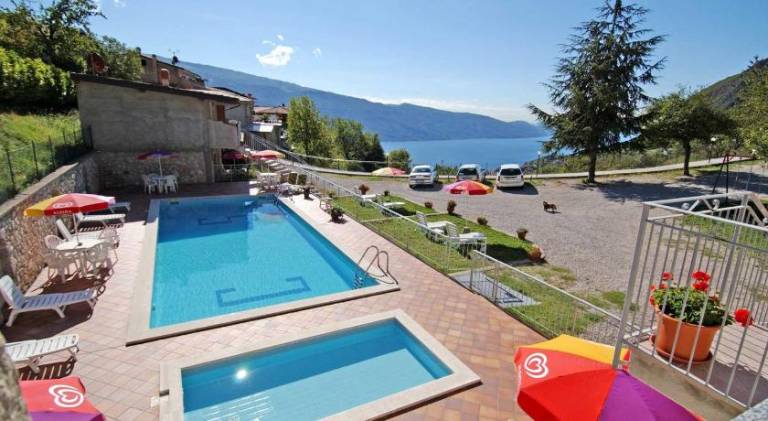 Rental apartment with pool — photo 2