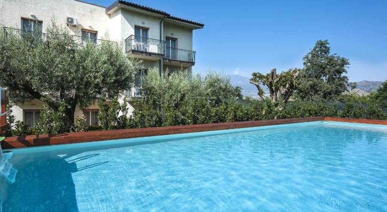 Charming rental apartment with yard, terrace & pool | Next to the beach | Pets are welcome — photo 4