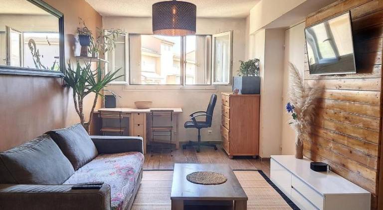 Holiday apartment with 2 rooms for 4 persons in Salon-de-Provence