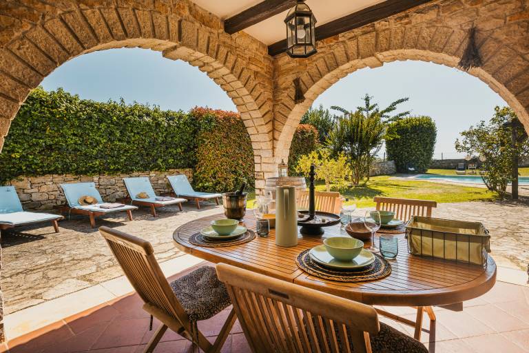 Charming 3-BR villa for 6 with extra large pool and garden in Porec