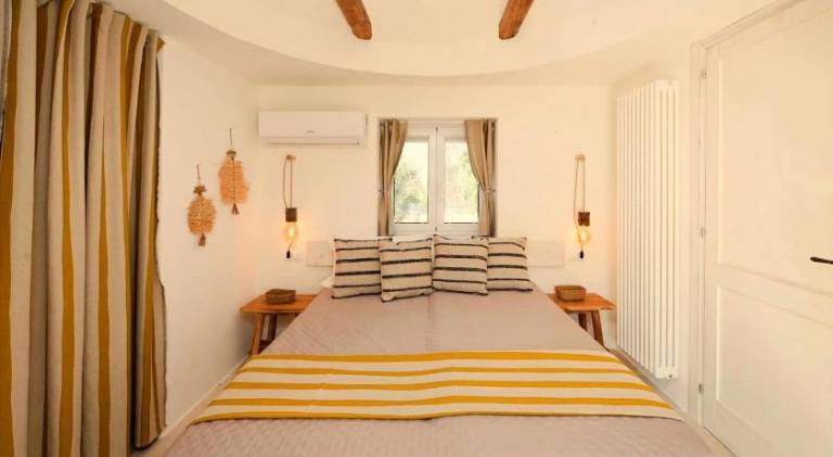 Villa with pool — photo 2
