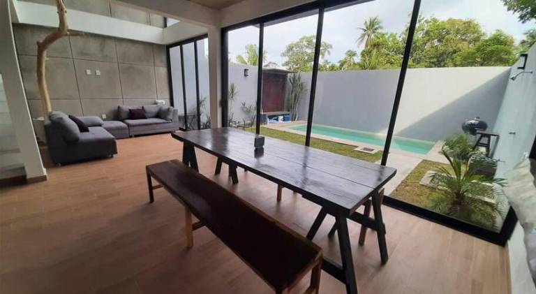Villa with pool — photo 4