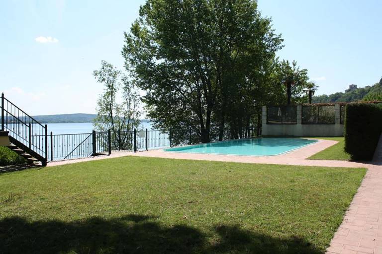 Ferienwohnung mit Hund in Meina, Arona für max. 4 Personen Ferienwohnung mit Hund in Meina, Arona für max. 4 Personen