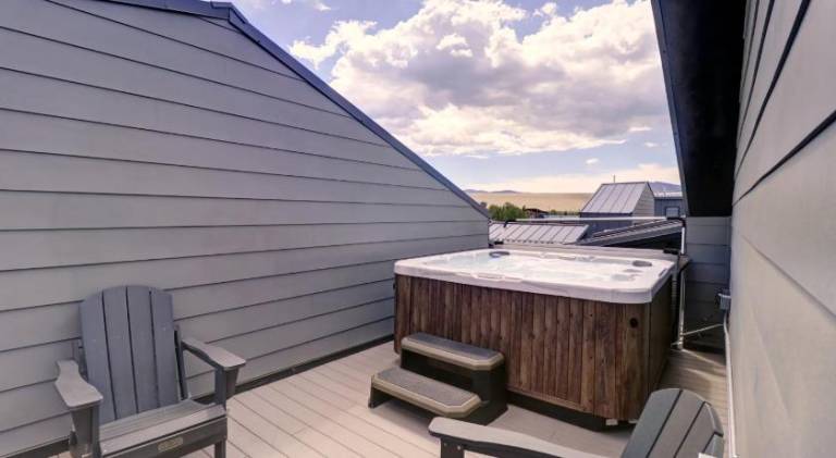 Vacation home with jacuzzi — photo 4