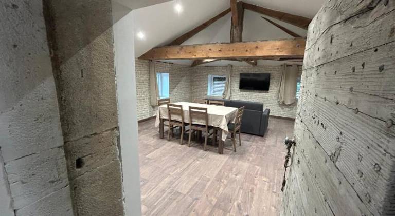 Apartment with 2 rooms for 6 persons in Chaintre