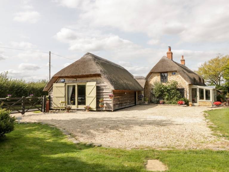 Cottage  Broadway