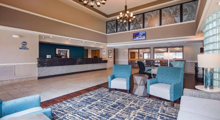 Best Western East Towne Suites — photo 4