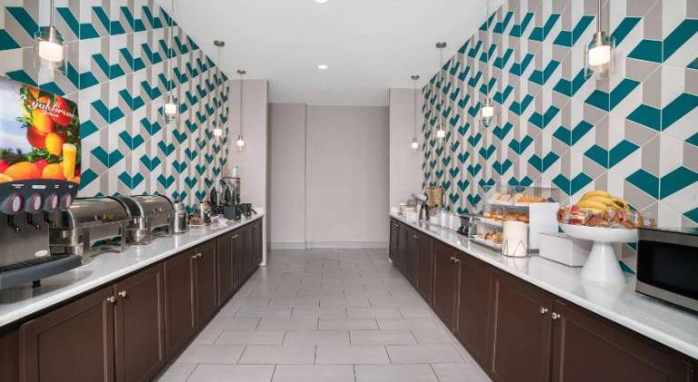 La Quinta Inn & Suites by Wyndham West Memphis — photo 5