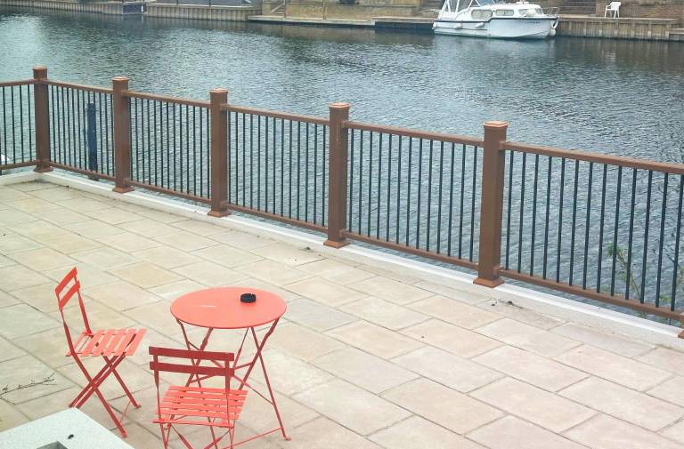 Thames Mansion - Water View — photo 3
