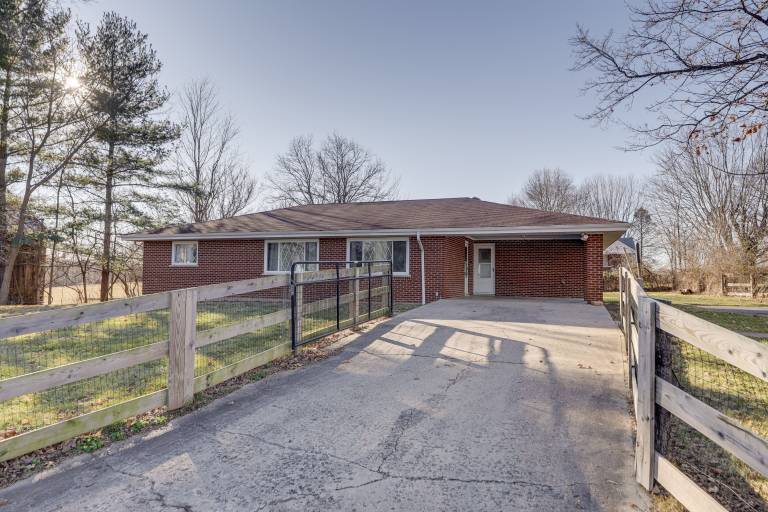 Pet-Friendly Union Home  19 Mi to Cincinnati! in Kent, OH