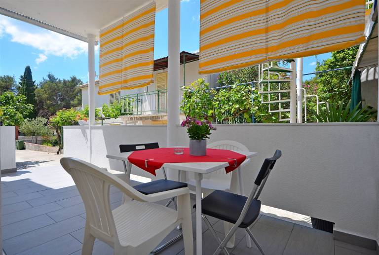 Wonderful apartment with yard, BBQ & patio | Garden view | Close to the beach | Pets are welcome — photo 2