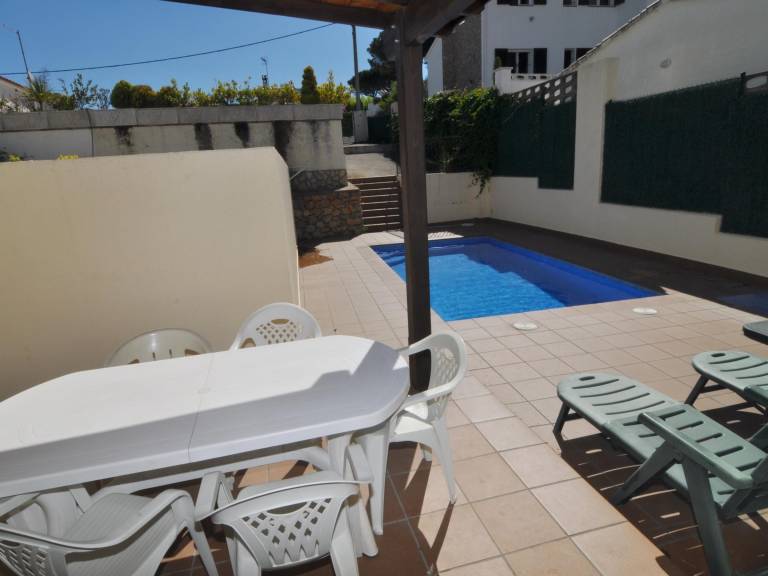 Villa with barbecue, private pool & garden — photo 4