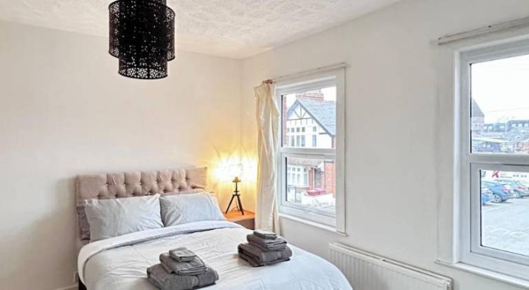 Charming 2 Bed Terrace in Central Caversham — photo 2