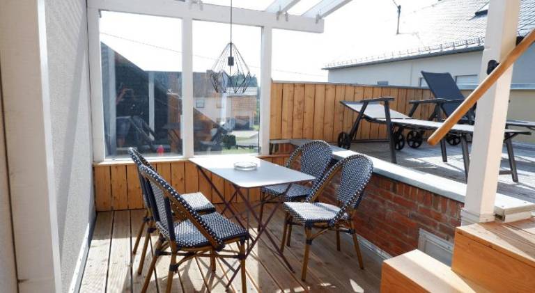 Apartment with patio — photo 5