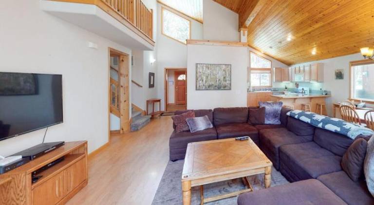 House | Suitable for remote work | Pets allowed — photo 2