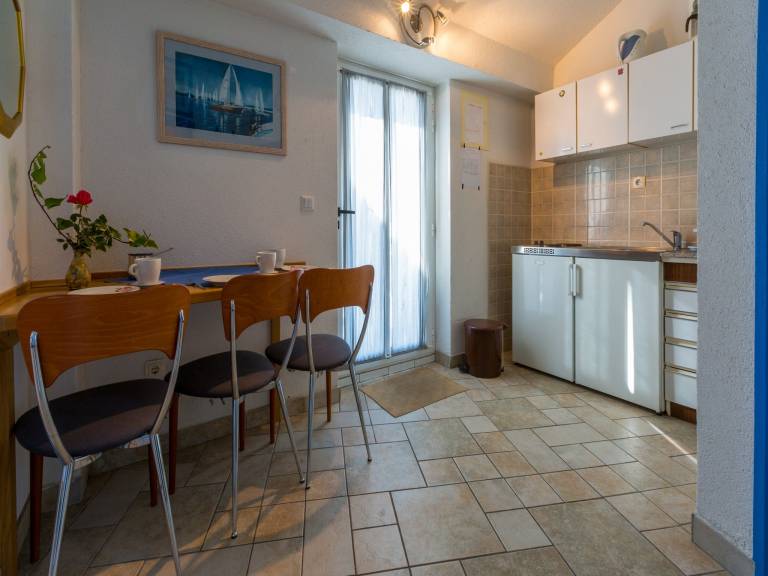 Rental apartment with barbeque & patio | Sea view | Next to the beach | Pet-friendly — photo 4