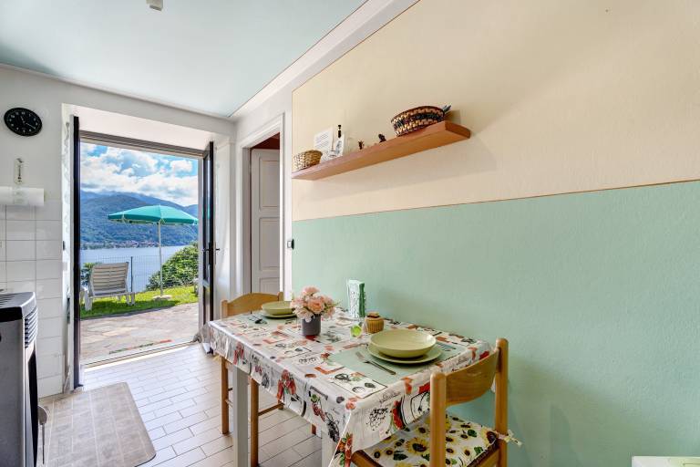 Holiday Home 'Vanni's House' with Lake View, Private Garden and Wi-Fi — photo 4