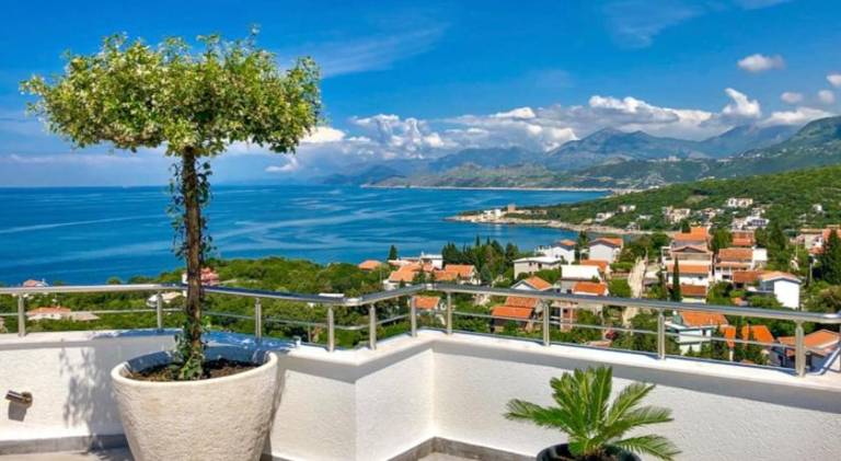 Rental apartment with 2 rooms for 8 persons in Ulcinj
