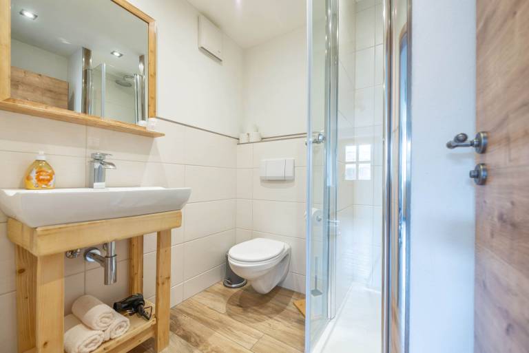 Mit Terrasse und zwei Schlafzimmer