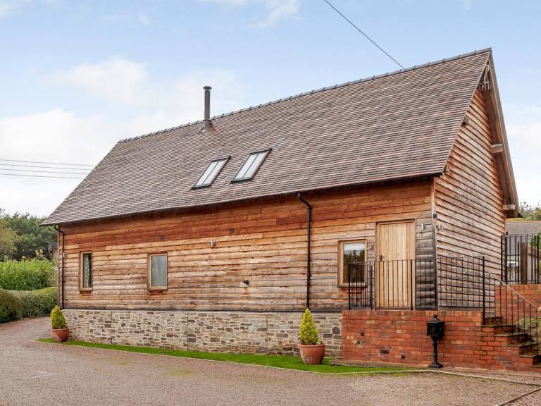 Fully equipped cottage with yard & jacuzzi | Pets are welcome — photo 3