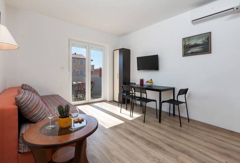 Pleasant holiday apartment with terrace | Dogs allowed in Medulin