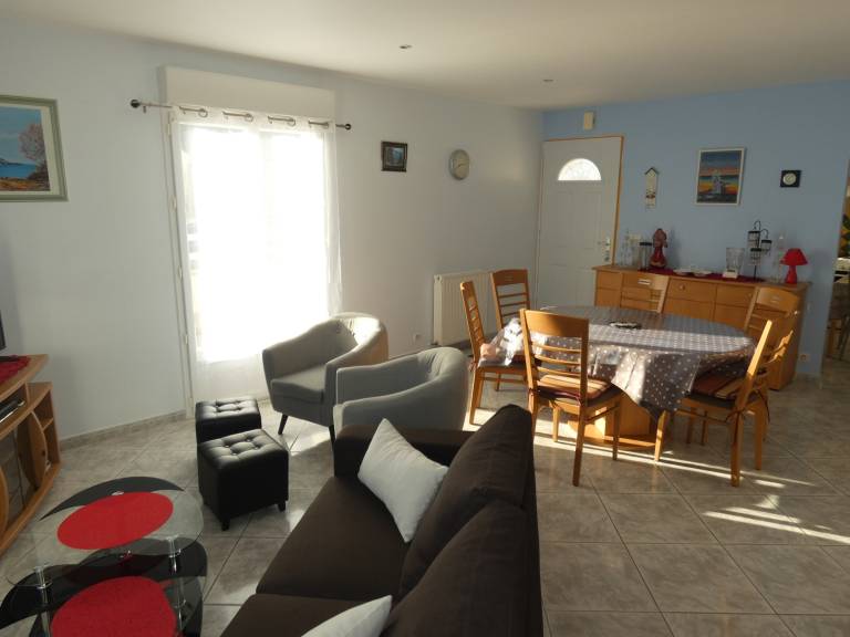 House with barbeque — photo 2
