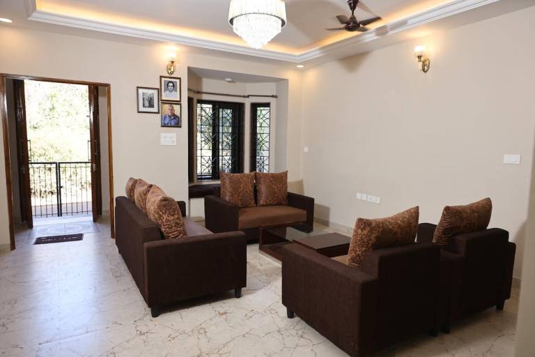 Vacation home with yard in Benaulim
