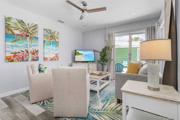 Lovely vacation home with grill, patio & heated pool | Close to the beach | Dogs allowed — photo 3