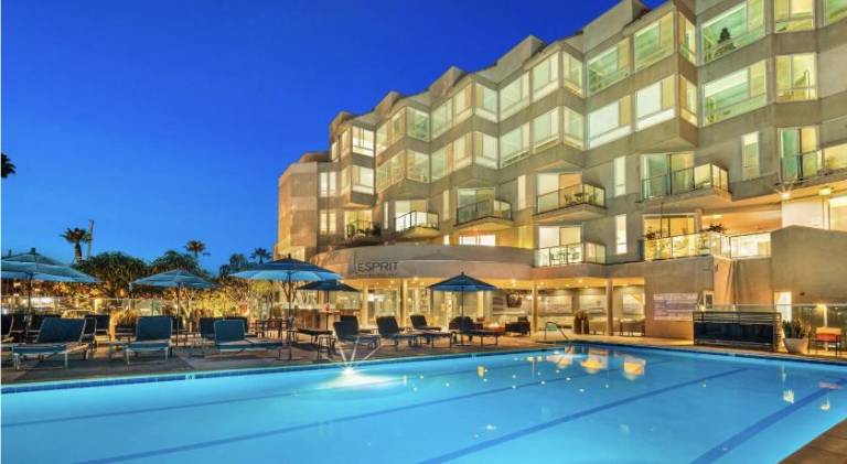 Rental apartment with jacuzzi & pool — photo 3