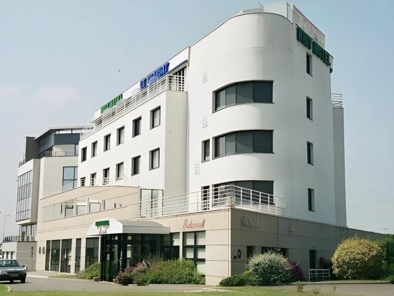 Brit Hotel Saint Malo – Le Transat in Saint-Jouan-des-Guerets
