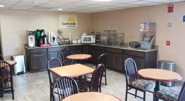 Days Inn by Wyndham Morehead — photo 4