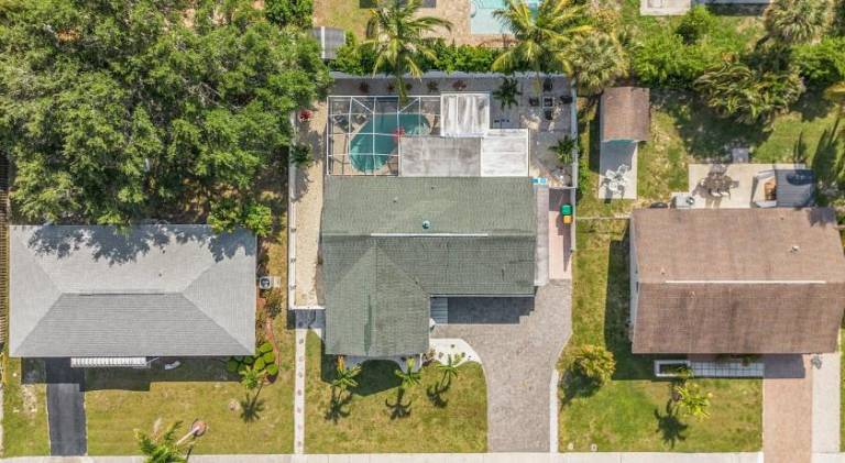 Vacation home with pool — photo 5