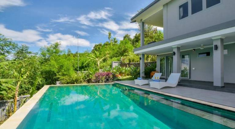 250 m&sup2; Villa
