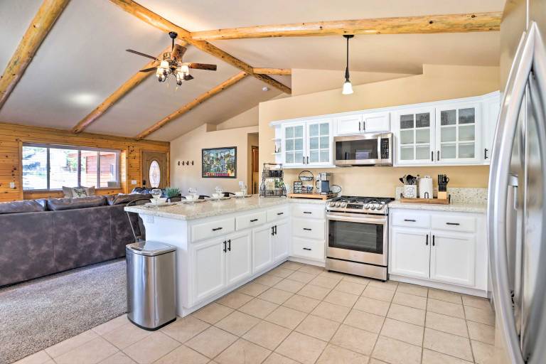 Pet-Friendly Big Bear Cabin  6 Mi to Ski Resorts! — photo 3