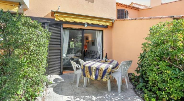 House with pool in Saint-Raphaël