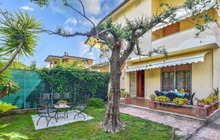 Ferienhaus mit Hund inForte dei Marmi Toskana f&uuml;r max. 6 Personen