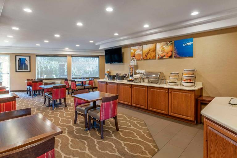 Comfort Inn & Suites Lincoln City — photo 4