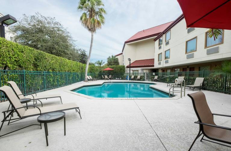 Red Roof PLUS West Palm Beach — photo 2