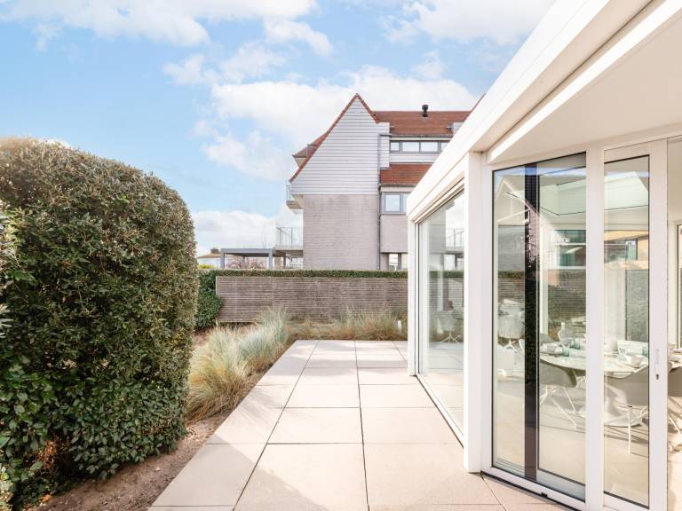 House with patio — photo 3